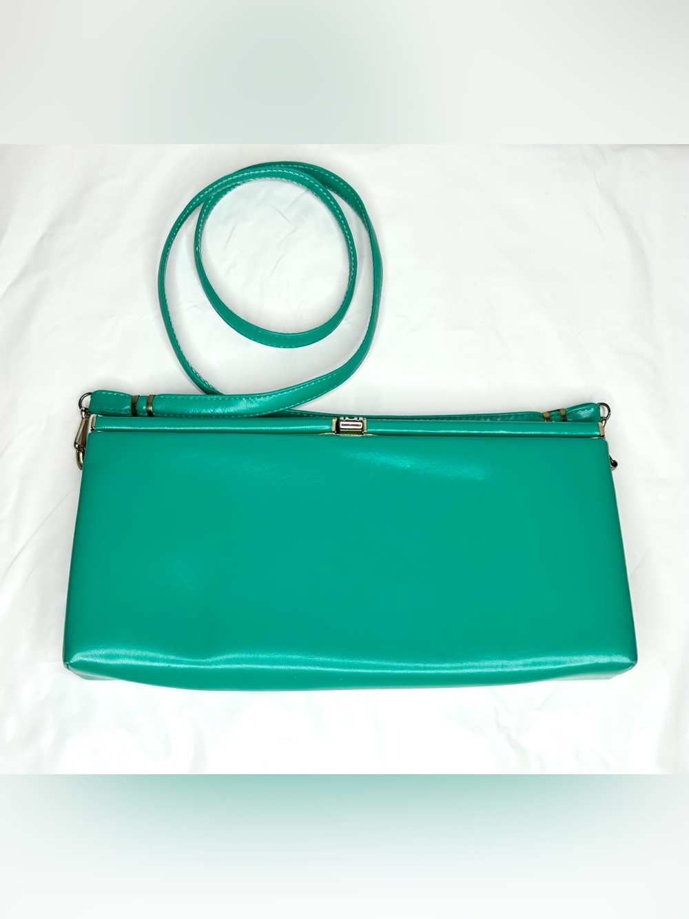 Vintage Green Leatherette Convertible Clutch with detachable strap - Picture 6 of 10